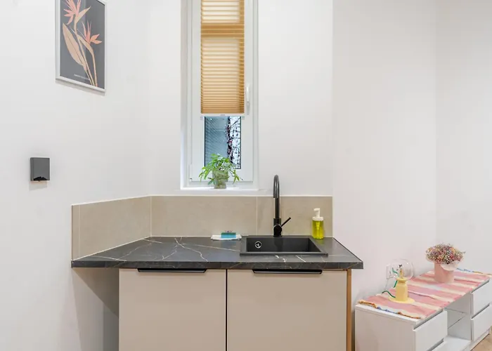 Slowackiego Serene By Bookinghost *