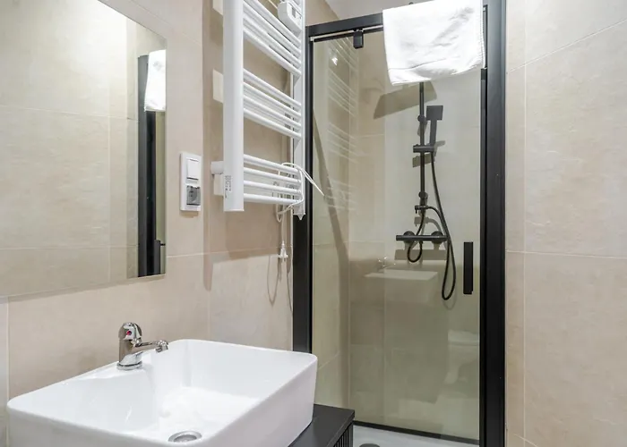 Słowackiego Serene By Bookinghost